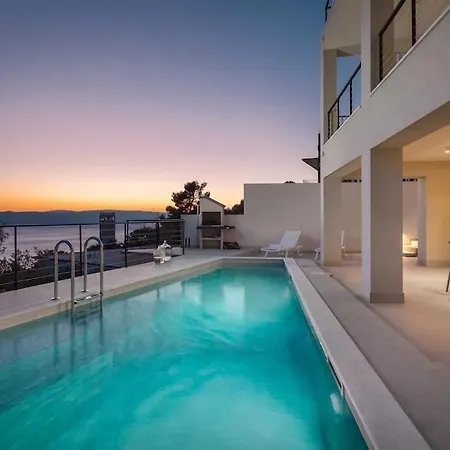 Moana, With Private Pool In